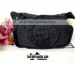 bj00043 Bolso curvo con flor negro medida 14×20 cm abanicomayoreo fabricante proveedor taller maquilador (1)
