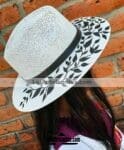 aj00157 Lote de 3 sombreros pintados a mano artesanal diseño de hojas mayoreo fabricante proveedor ropa taller maquilador