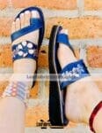 zj00836 Huaraches artesanales color azul con flor de piso mujer mayoreo fabricante calzado zapatos proveedor sandalias taller maquilador (1)