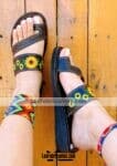 zs00879 Huaraches artesanales color negro bordado de girasol con grabado de piso mujer mayoreo fabricante calzado zapatos proveedor sandalias taller maquilador