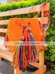bj00156 Bolsa artesanal hecha a mano tejida con pompones de hilo color naranja medida de 25×22 cmmayoreo fabricante proveedor taller maquilador (1)