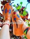 zj00864 Huaraches artesanales color nuez bordado de flores altura de suela 3cm aprox de piso mujer mayoreo fabricante calzado zapatos proveedor sandalias taller maquilador (1)
