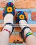 zs00924 Huaraches artesanales color negro bordado de girasol de piso mujer mayoreo fabricante calzado zapatos proveedor sandalias taller maquilador (1)