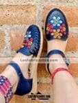 zs00937 Huaraches artesanales color azul marino bordado de flores de piso mujer mayoreo fabricante calzado zapatos proveedor sandalias taller maquilador
