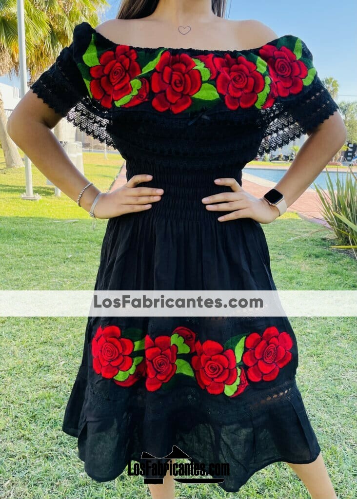 rj00981 Vestido Unitalla Olan a los Hombros con Rosas Rojas Bordadas fabricante taller maquilador (4)