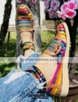zj00020 Huaraches Artesanales Color Beige Con Tejido Multicolor De Piso Mujer De Piel Sahuayo Michoacan (1)