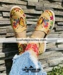 Ze 00053 Huaraches Artesanales Piso Para Mujer Tan Mariposa Con Flores Bordadas Fabricante Calzado Mayoreo (2)