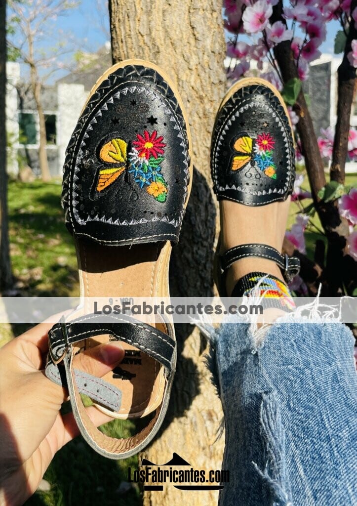 Zj 01029 Huaraches Artesanales Piso Para Mujer Negro Mariposa Con Flores Bordadas Fabricante Calzado Mayoreo (1)